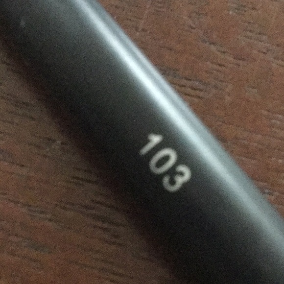 Eve Pearl Shadow Brush 103 - Picture 3 of 4